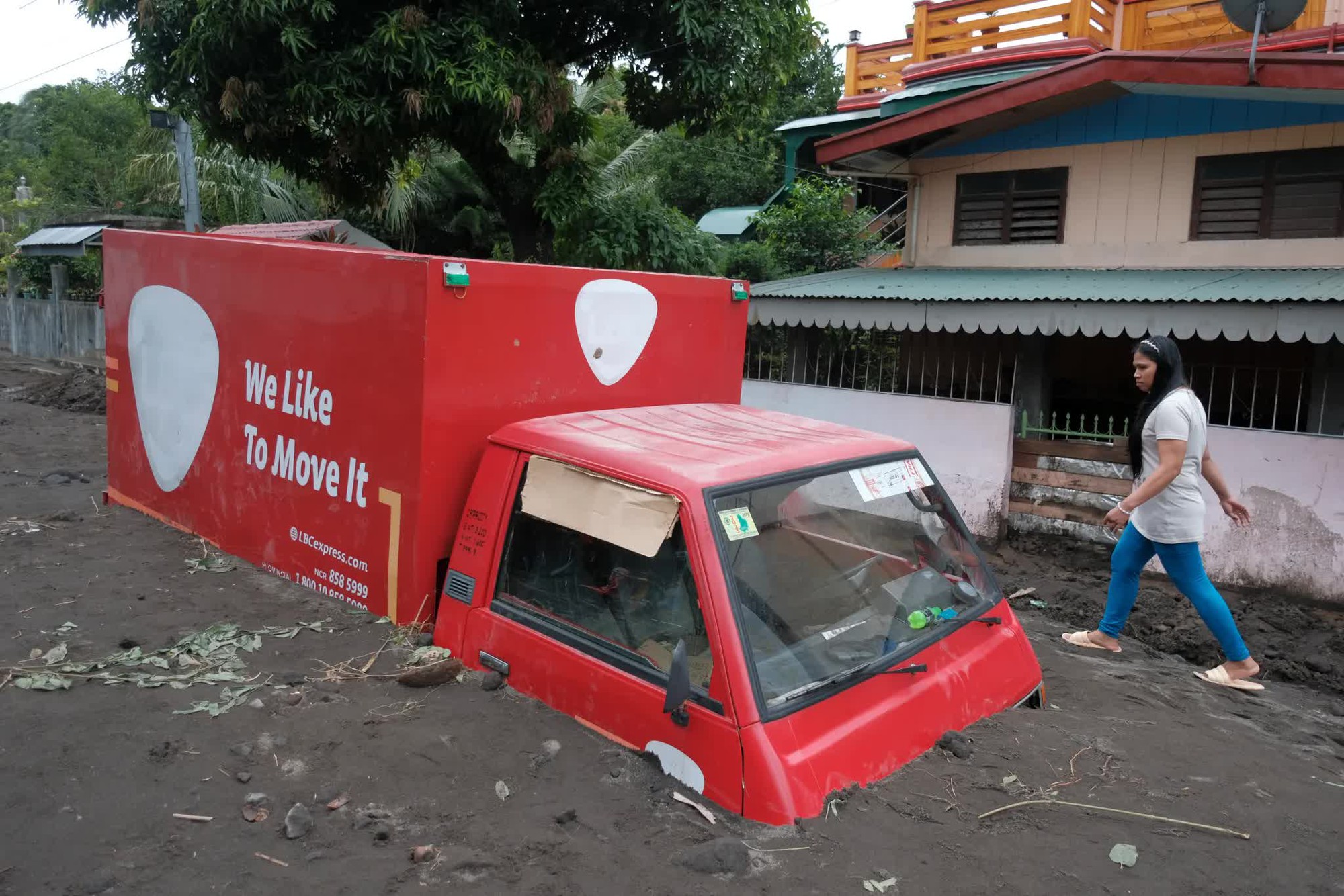 Bão Trami ngày càng mạnh, số người tử vong đã vượt quá Yagi: Hơn 2 triệu người bị ảnh hưởng, gió giật tới 160km/h- Ảnh 3.